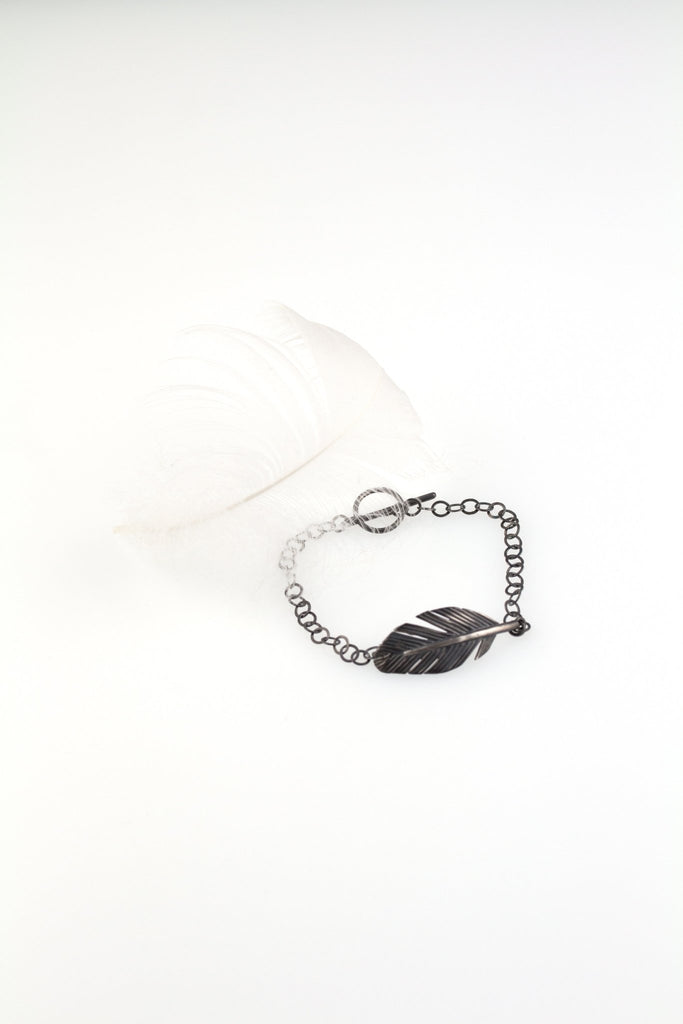 Sterling silver feather bracelet - KFDJewelleryF28