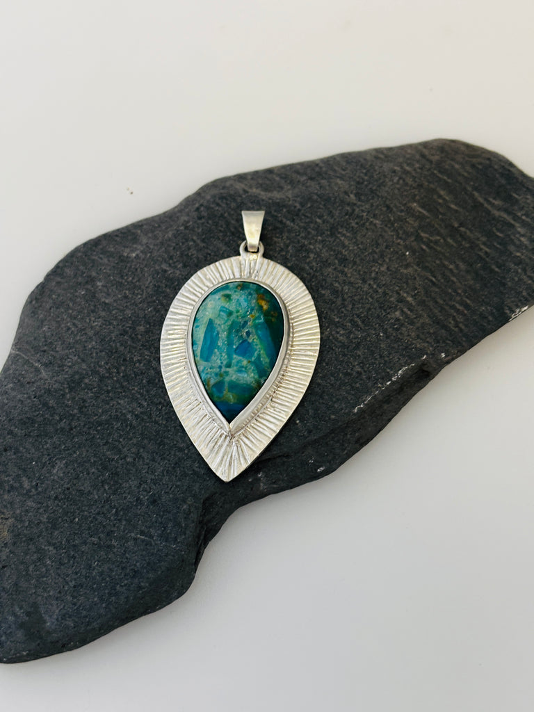 Peruvian Opal sterling silver pendant with hand textured radiating line border