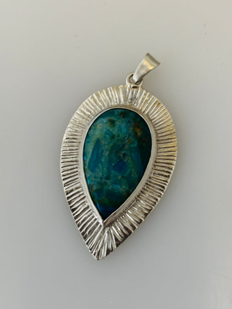 Peruvian Opal sterling silver pendant with hand textured radiating line border